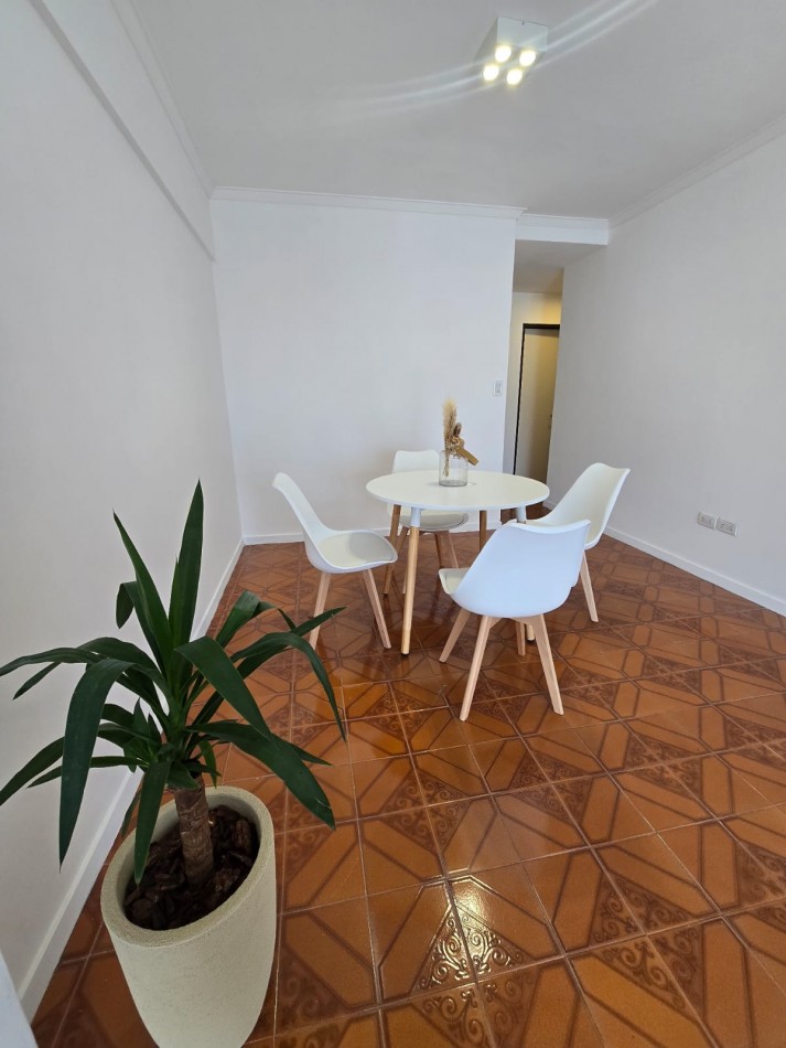 DEPARTAMENTO DE 2 AMB EXTERNO. BALCON Y COCHERA