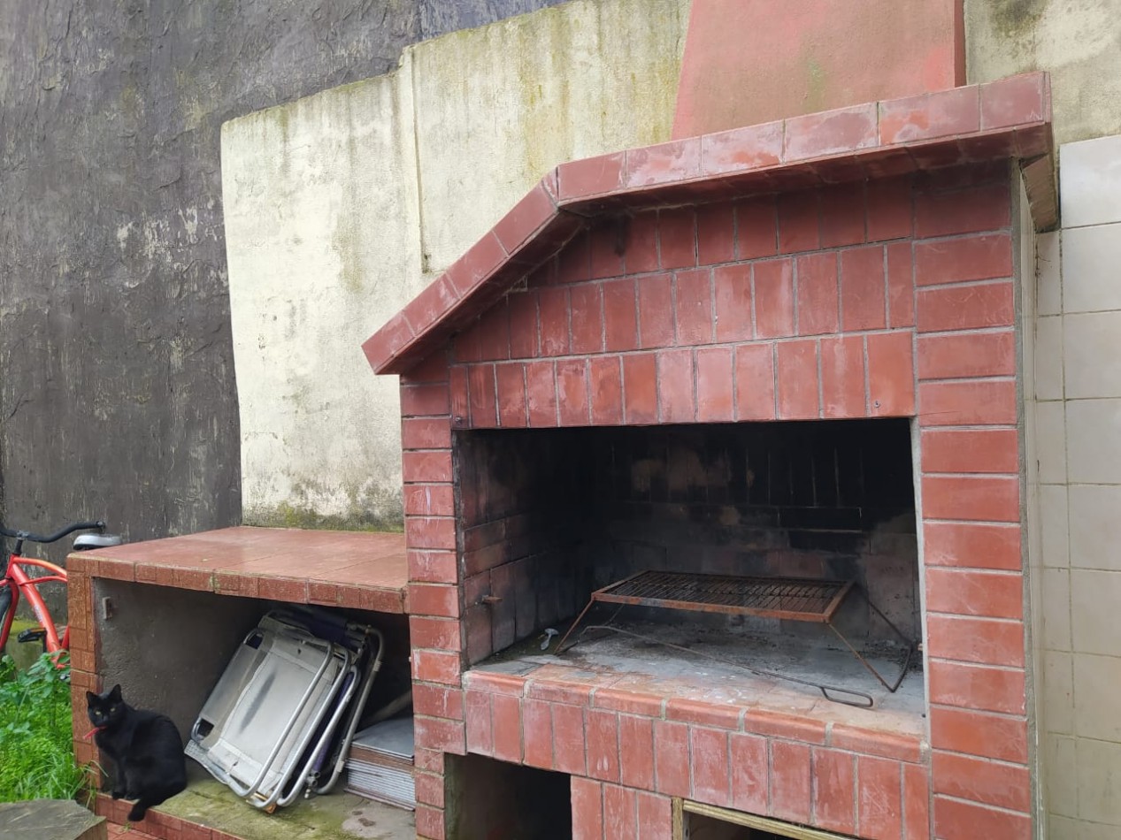 DUPLEX DE 4 AMB. ENTRADA DE AUTO Y PARQUE