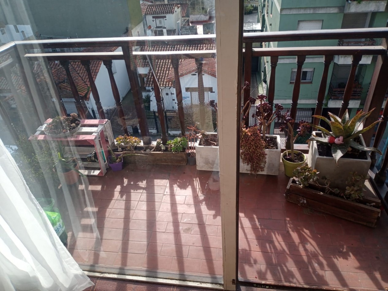 DEPARTAMENTO DE 3 AMB EXTERNO CON BALCON 