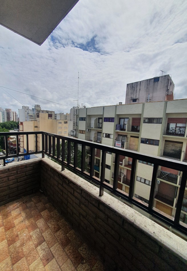 DEPARTAMENTO DE 3 AMB EXTERNO CON BALCON 
