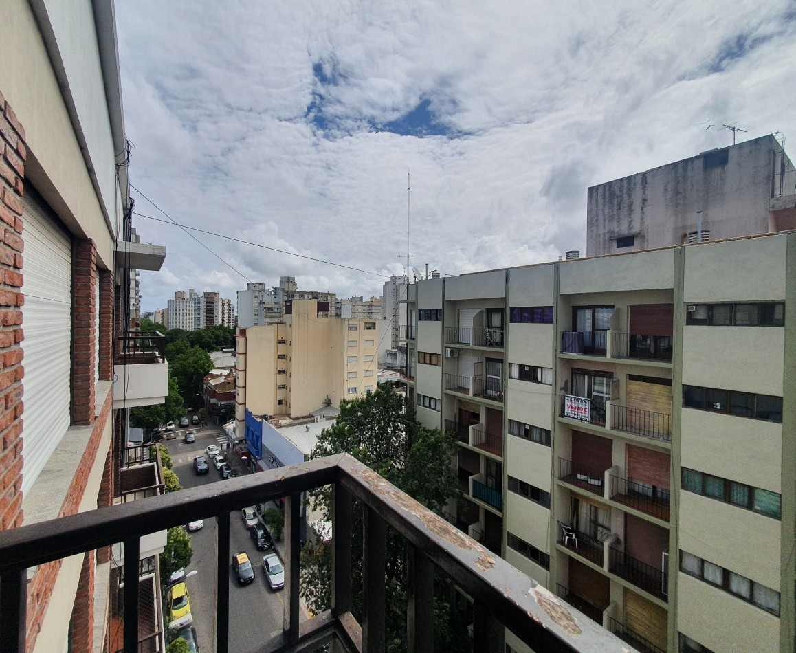 DEPARTAMENTO DE 3 AMB EXTERNO CON BALCON 