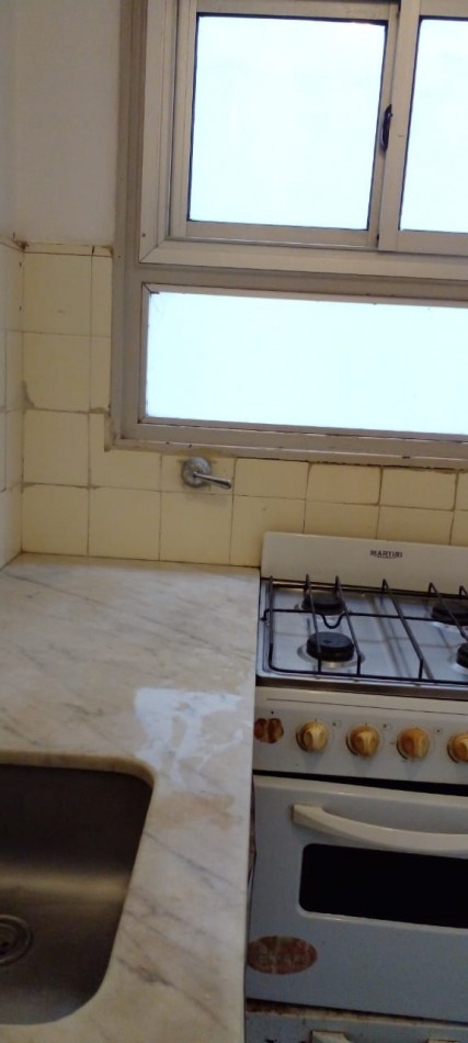 DEPARTAMENTO DE 1 AMB LATERAL CON BALCON FRANCES