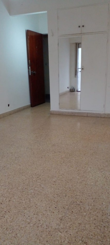 DEPARTAMENTO DE 1 AMB LATERAL CON BALCON FRANCES