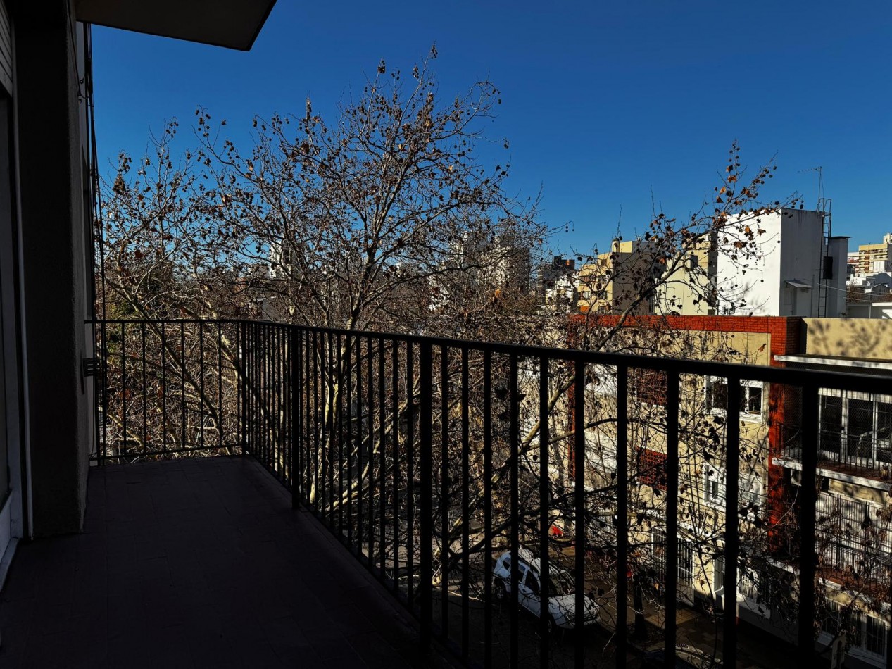 DEPARTAMENTO DE 3 AMB EXTERNO CON BALCON 