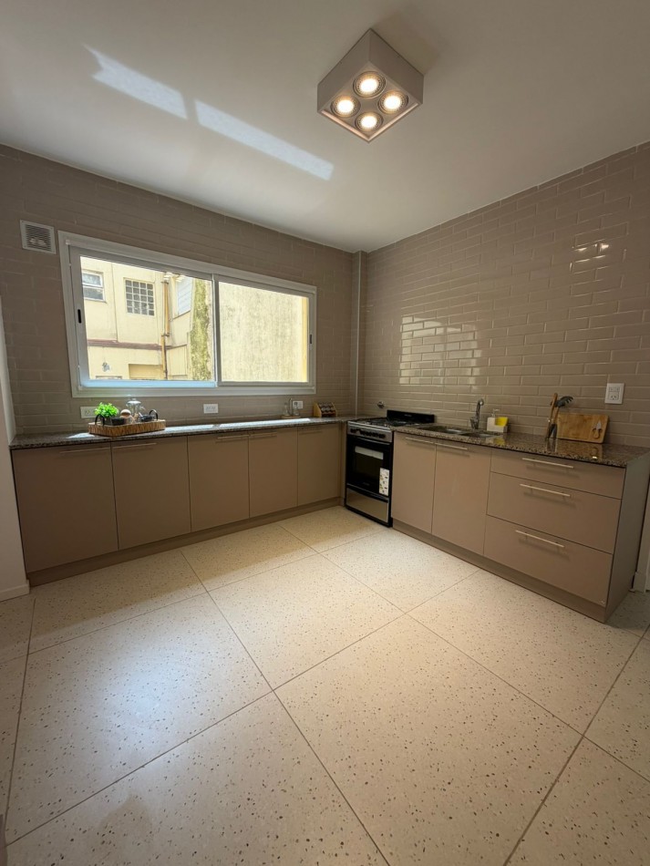 DEPARTAMENTO DE 4 AMBIENTES EXTERNO RECICLADO