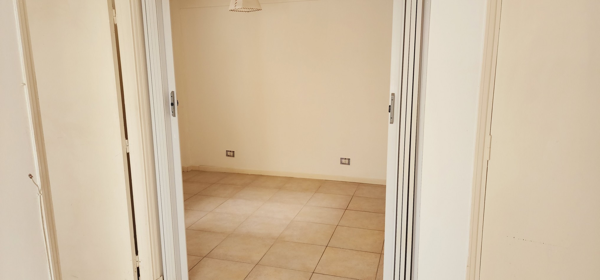 DEPARTAMENTO DE 1 AMB LUMINOSO. DIVIDIDO