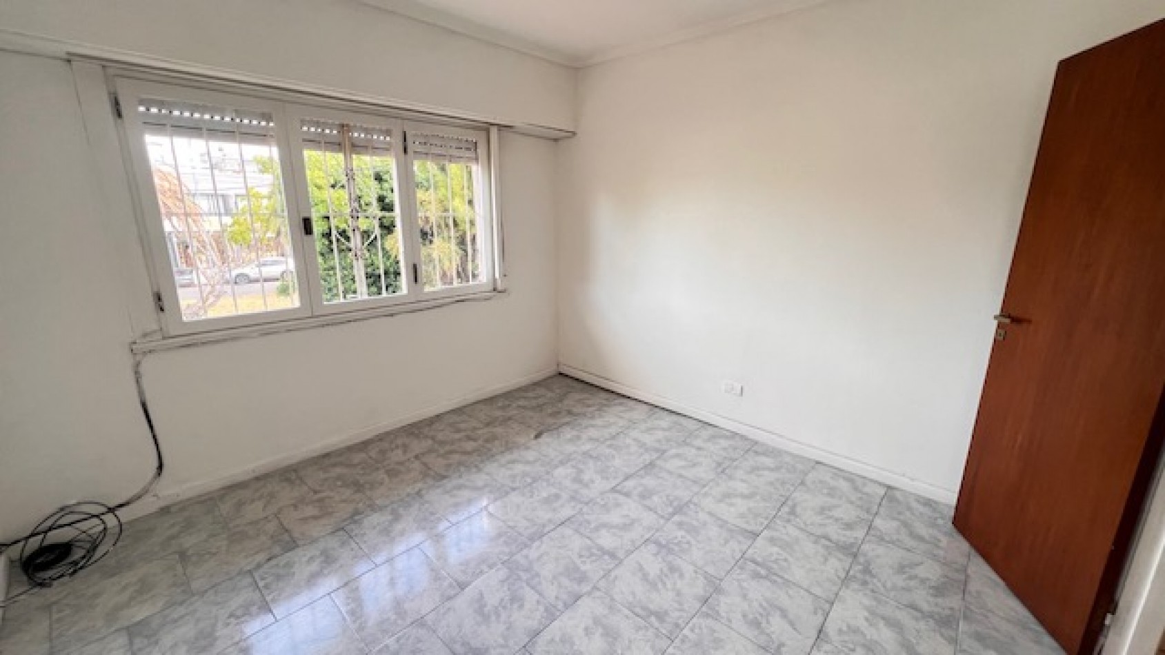 DUPLEX DE 2 AMB CON ENTRADA DE AUTO. EXCELENTE ESTADO Y ZONA