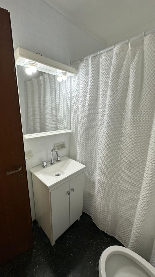 DEPARTAMENTO DE 2 AMB A LA CALLE 