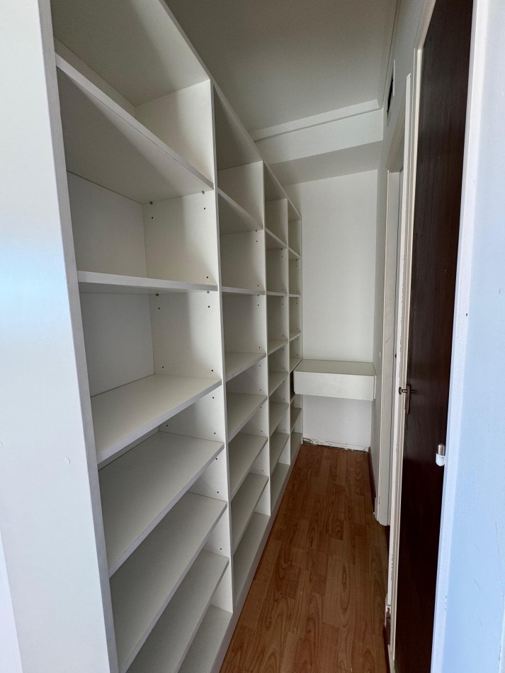 PISO DE 4 AMB CON BALCON CORRIDO Y VISTA AL MAR