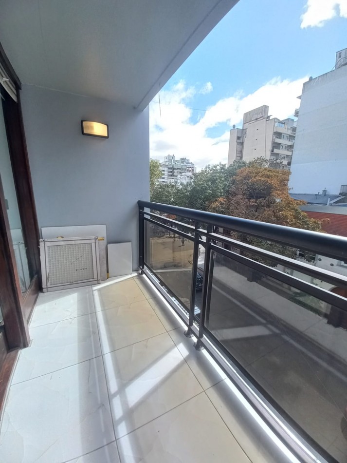 DEPARTAMENTO DE 3 AMB EXTERNO CON BALCON 