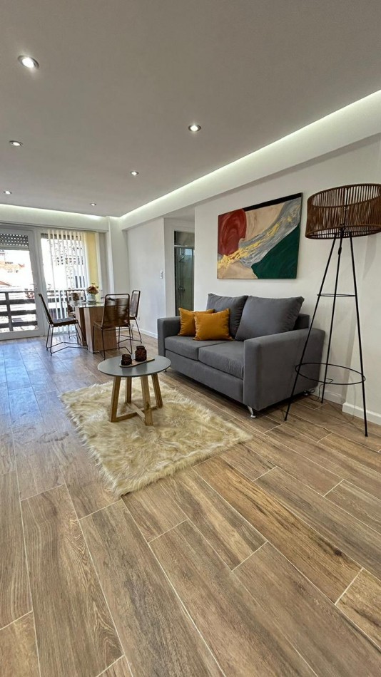 DEPARTAMENTO DE 2 AMB CON DEPENDENCIAEXTERNO. VISTA AL MAR. COCHERA DOBLE