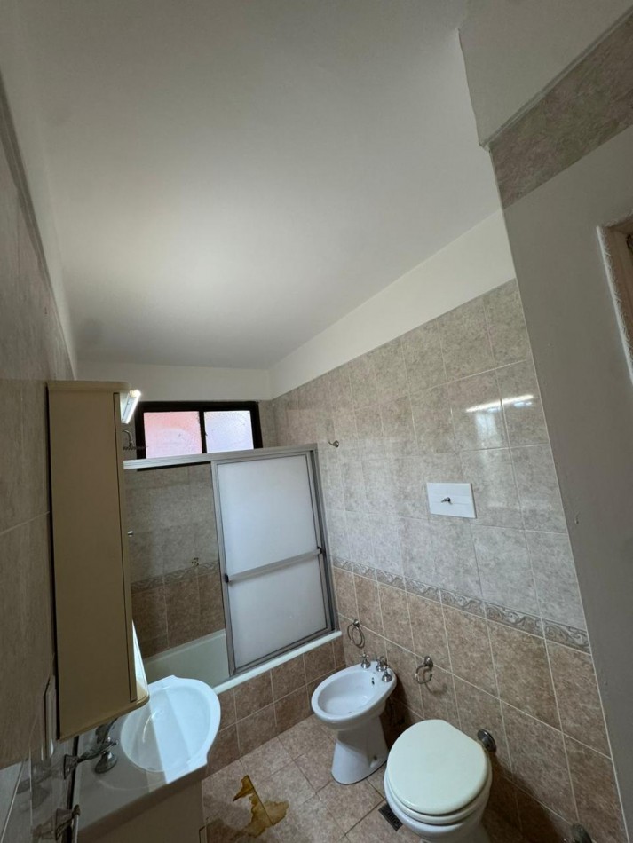 DEPARTAMENTO DE 3 AMB CON DEPENDENCIA DE SERVICIO 