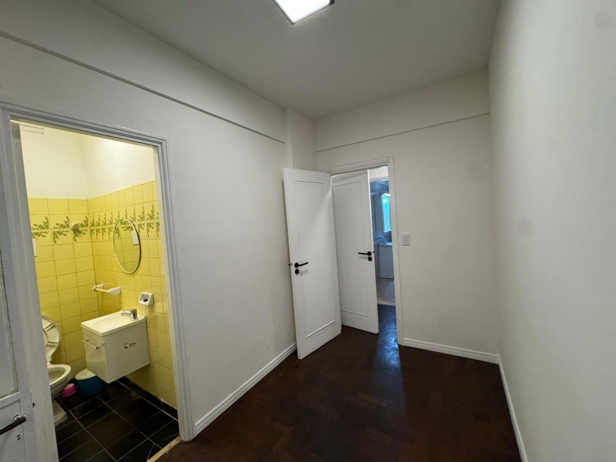 DEPARTAMENTO DE 3 AMB CON DEPENDENCIA DE SERVICIO 