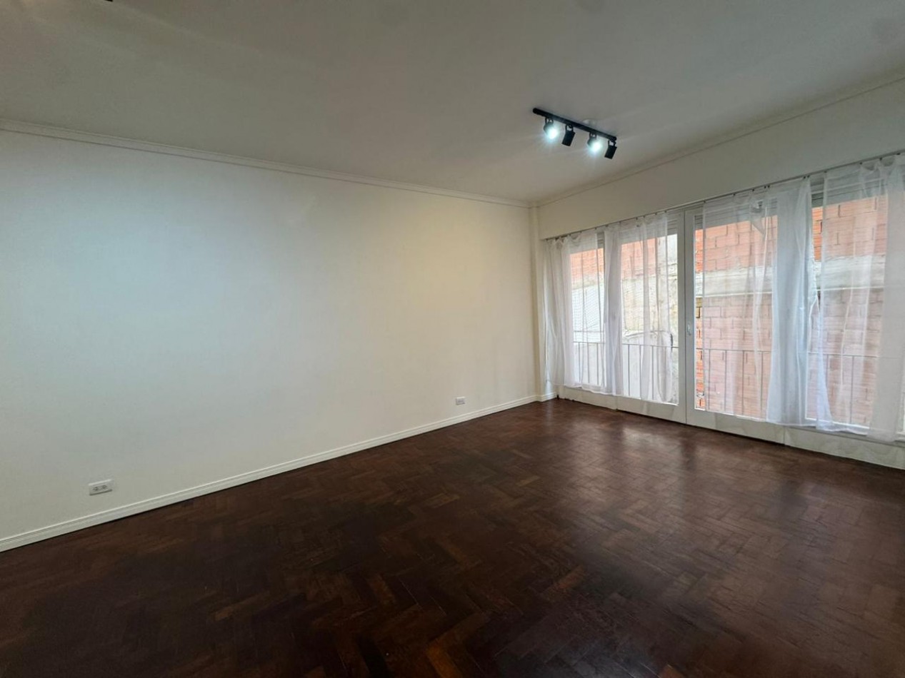 DEPARTAMENTO DE 3 AMB CON DEPENDENCIA DE SERVICIO 