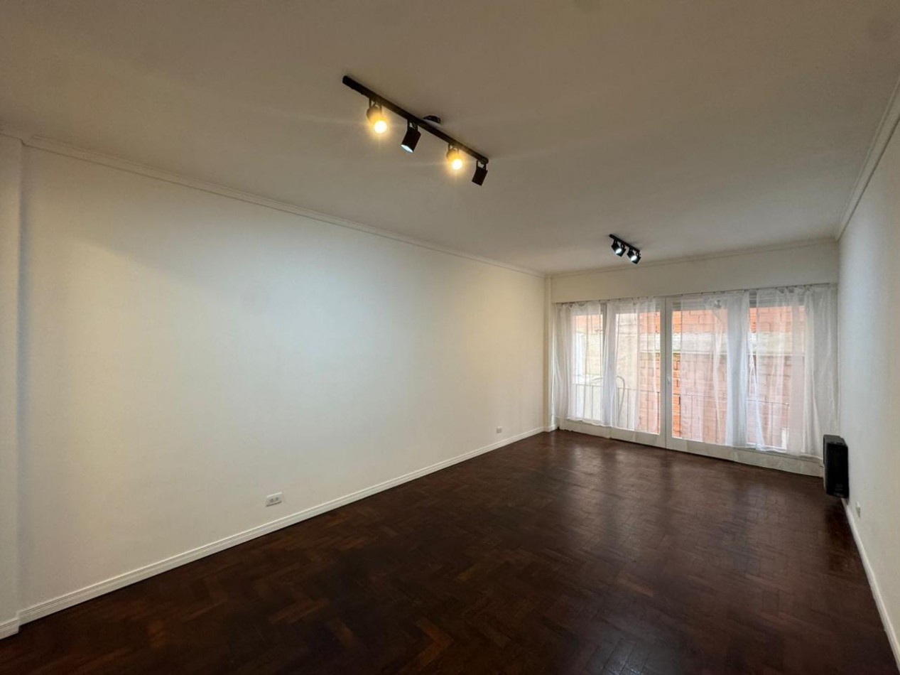 DEPARTAMENTO DE 3 AMB CON DEPENDENCIA DE SERVICIO 