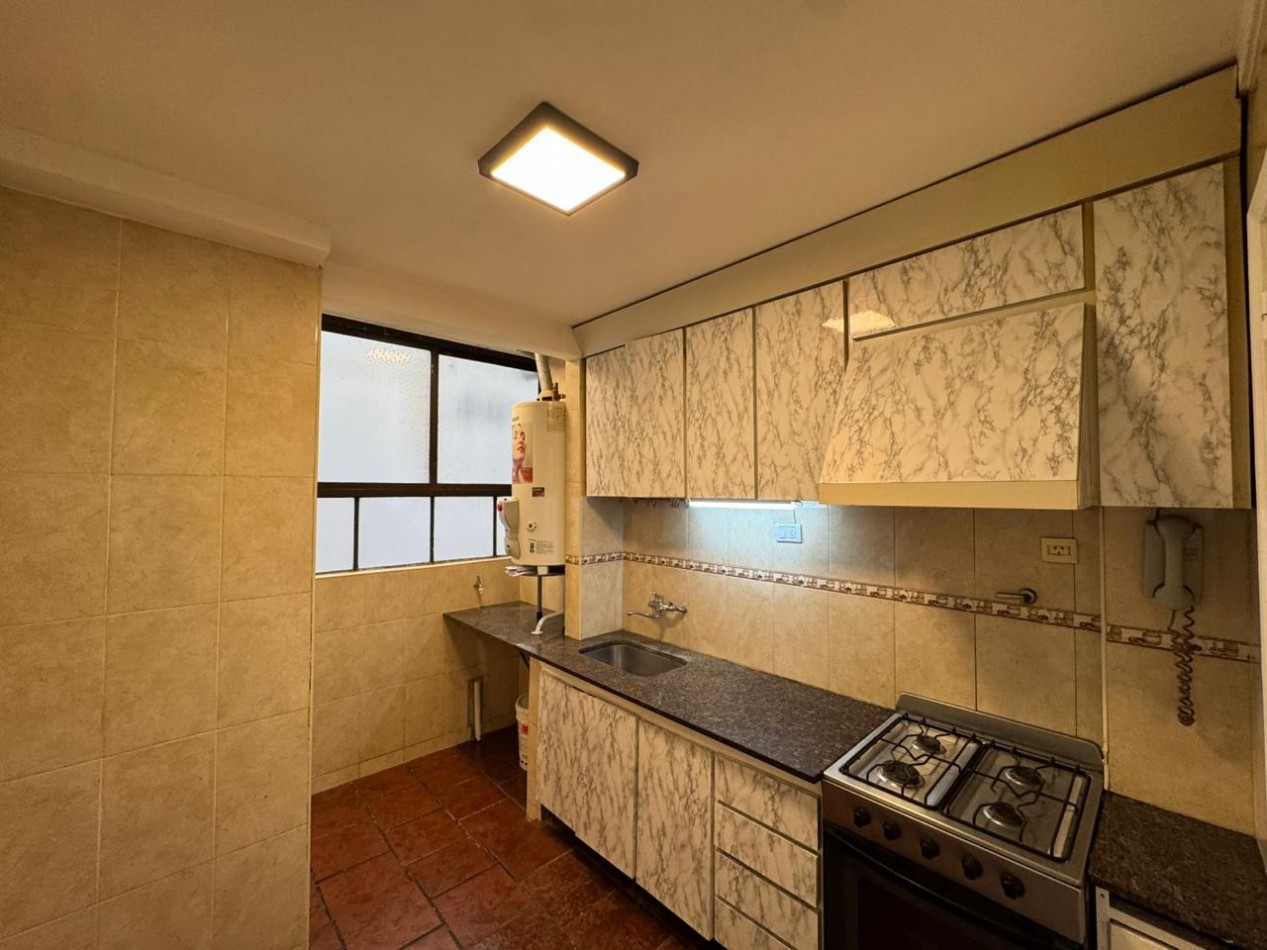 DEPARTAMENTO DE 3 AMB CON DEPENDENCIA DE SERVICIO 