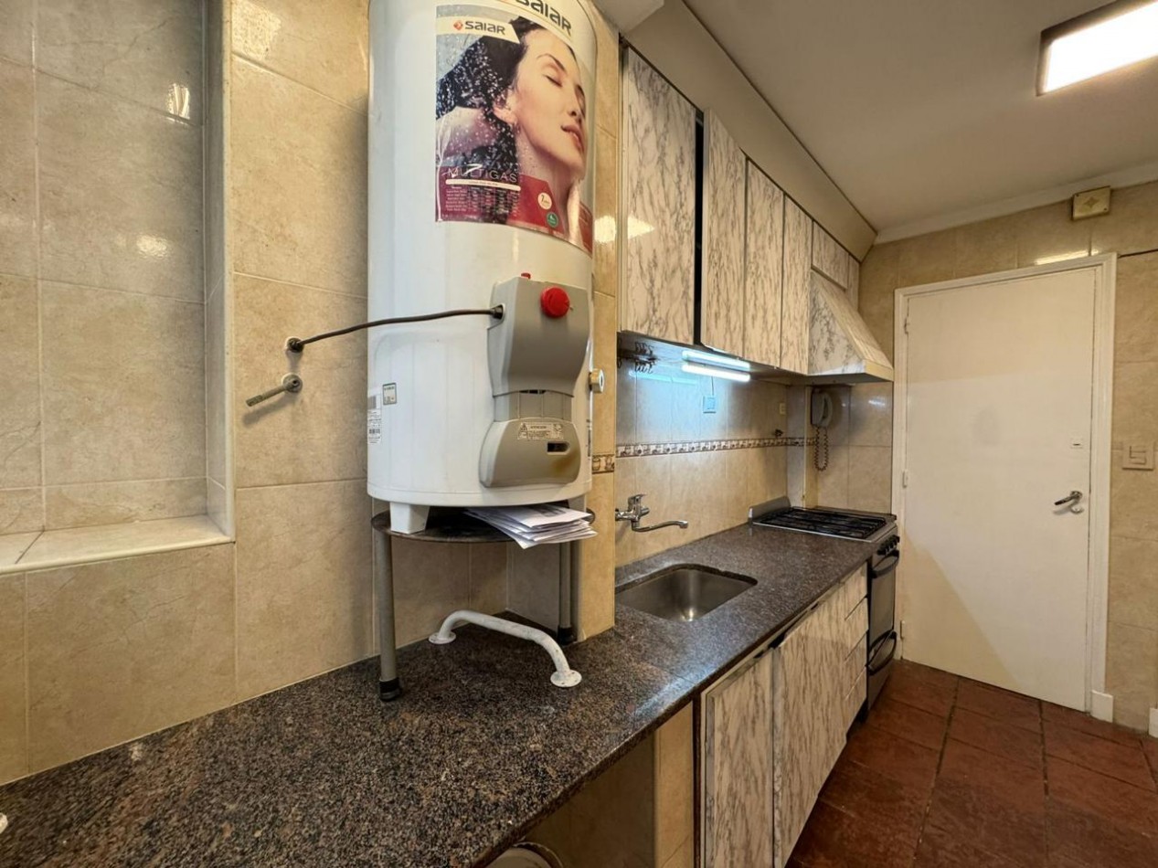 DEPARTAMENTO DE 3 AMB CON DEPENDENCIA DE SERVICIO 