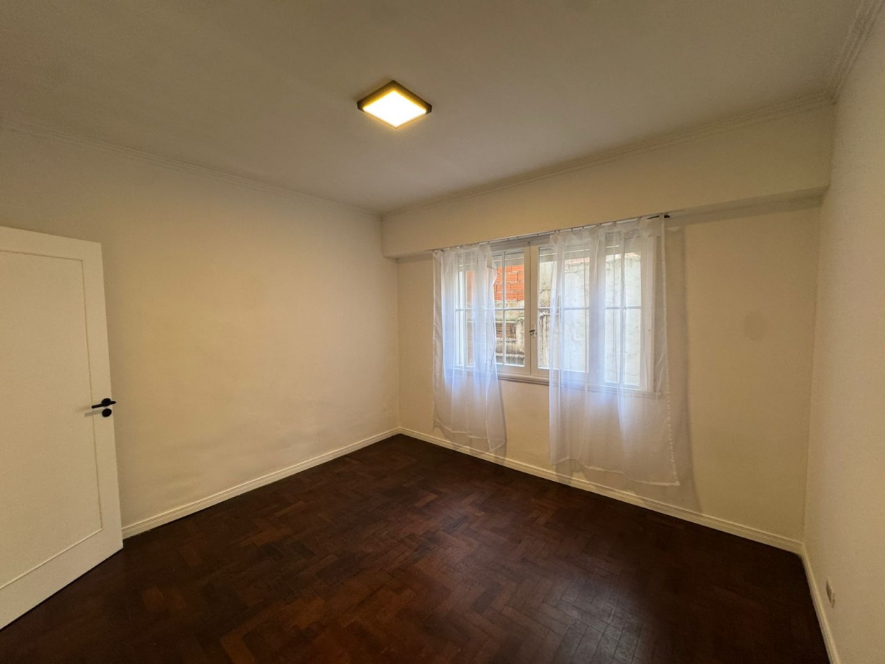 DEPARTAMENTO DE 3 AMB CON DEPENDENCIA DE SERVICIO 