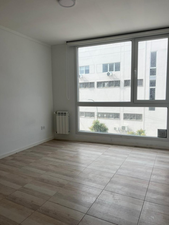 DEPARTAMENTO DE 2 AMB EXTERNO CON VISTA AL MAR. COCHERA Y BAULERA