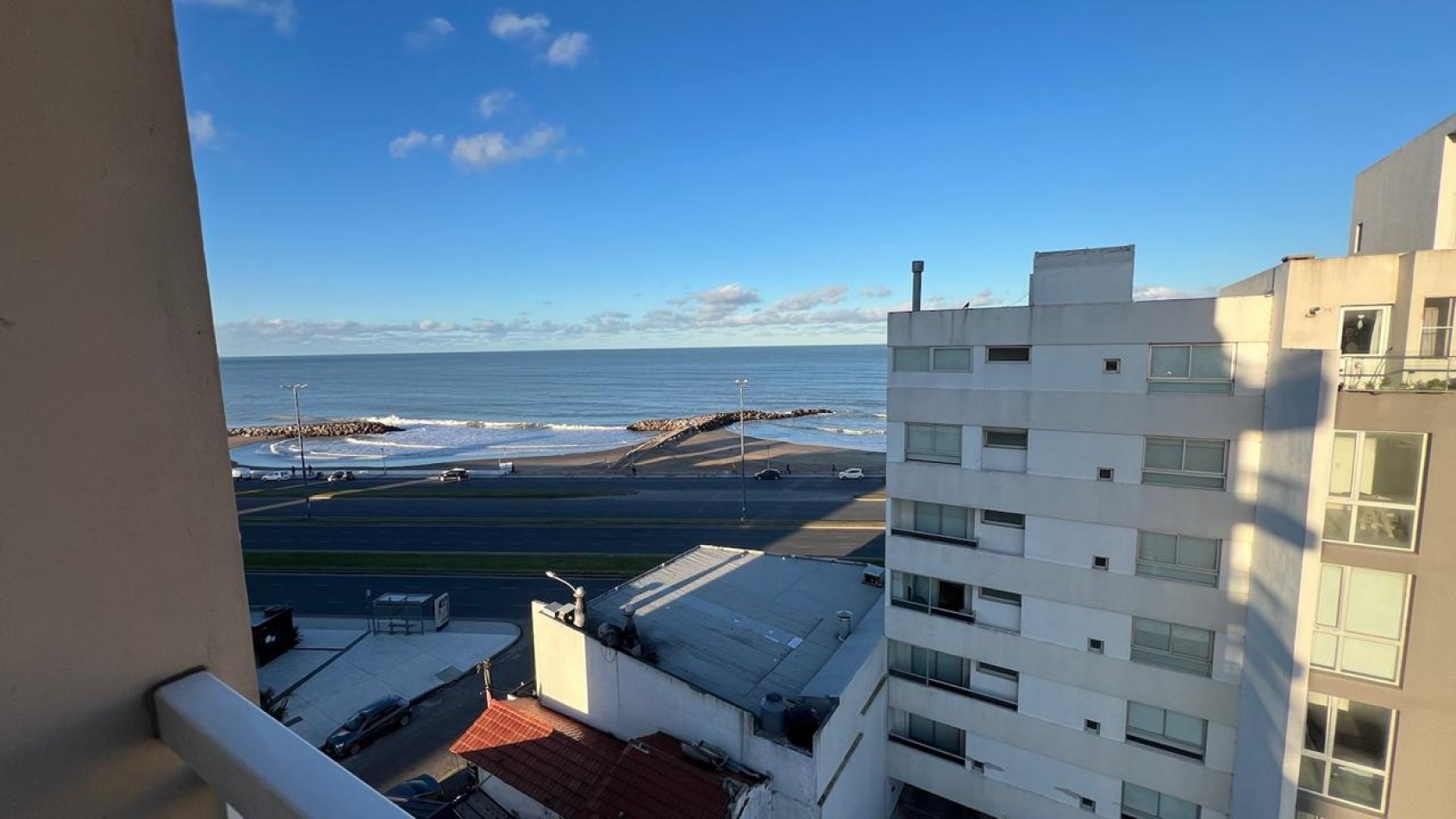 DEPARTAMENTO DE 3 AMB. VISTA AL MAR. COCHERA 