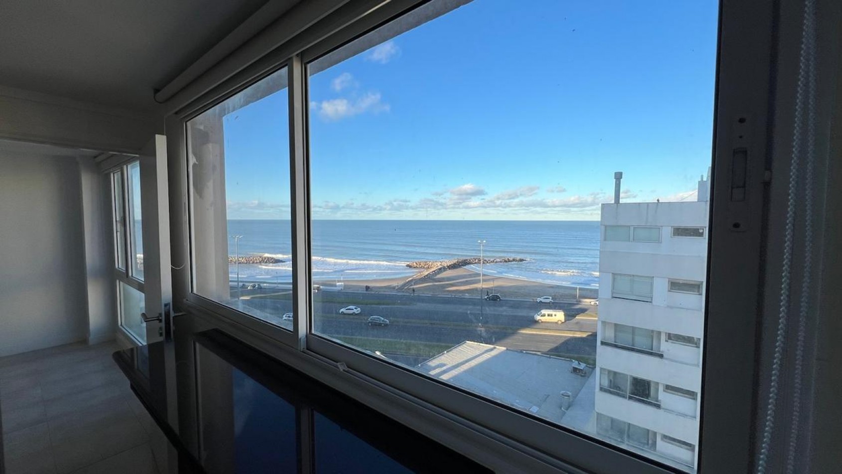 DEPARTAMENTO DE 3 AMB. VISTA AL MAR. COCHERA 