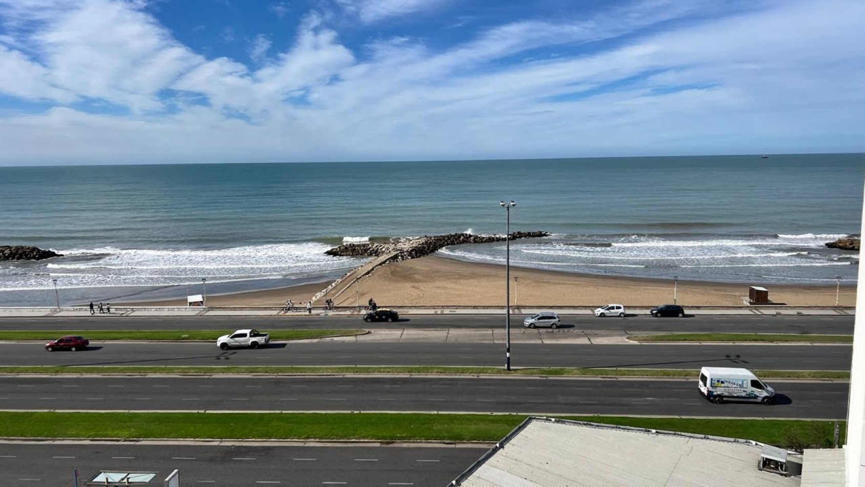 DEPARTAMENTO DE 3 AMB. VISTA AL MAR. COCHERA 