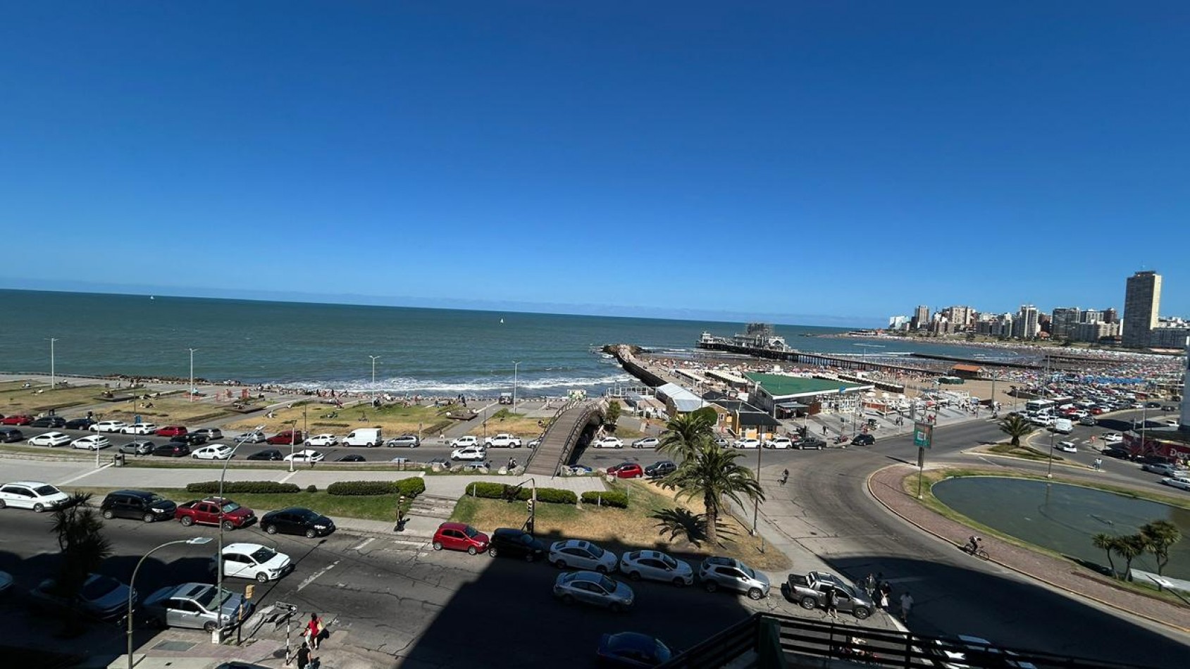 DEPARTAMENTO DE 2 AMB + DEPENDENCIA A LA CALLE. BALCON. RECICLADO. COCHERA. VISTA AL MAR