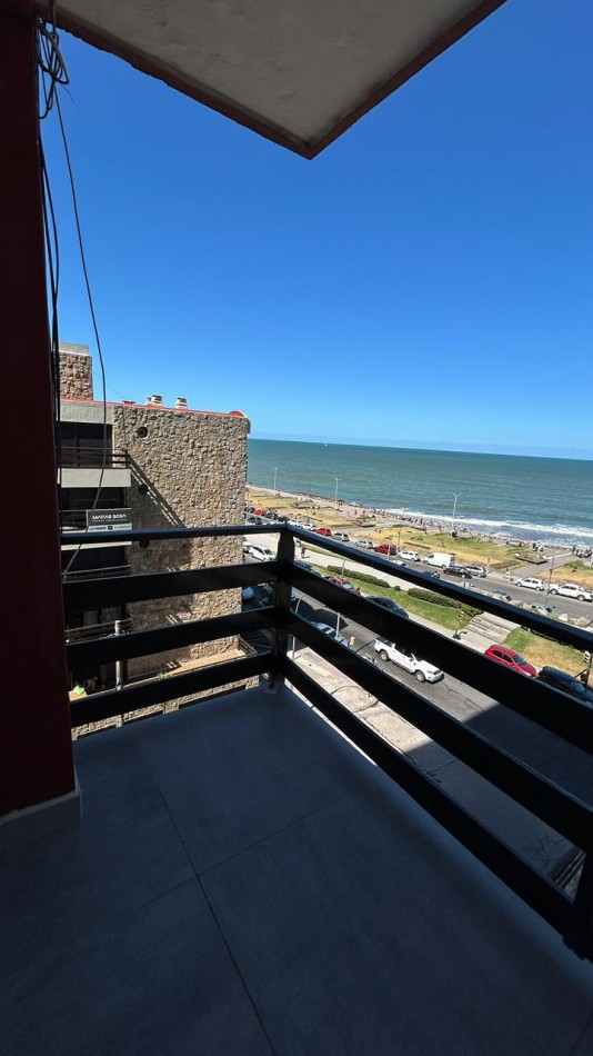 DEPARTAMENTO DE 2 AMB + DEPENDENCIA A LA CALLE. BALCON. RECICLADO. COCHERA. VISTA AL MAR