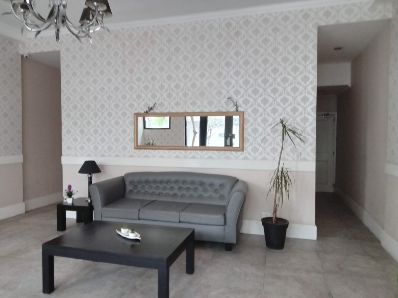 DEPARTAMENTO DE 2 AMB CON BALCON Y COCHERA. AMOBLADO