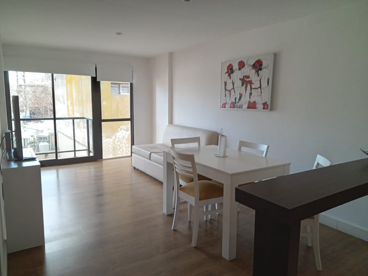 DEPARTAMENTO DE 2 AMB CON BALCON Y COCHERA. AMOBLADO