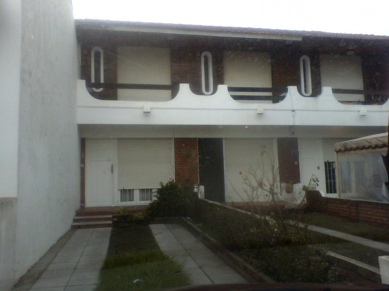 DUPLEX DE 3 AMB CON PARQUE. QUINCHO Y ENTRADA DE AUTO
