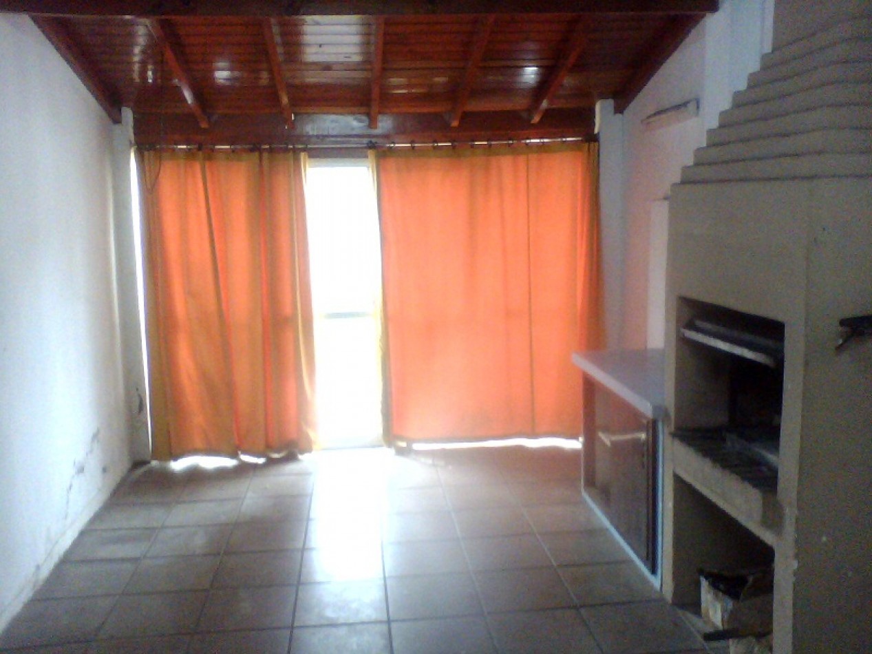 DUPLEX DE 3 AMB CON PARQUE. QUINCHO Y ENTRADA DE AUTO