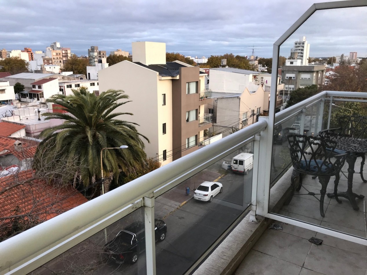 SEMIPISO DE 2 AMB A LA CALLE CON BALCON Y COCHERA 