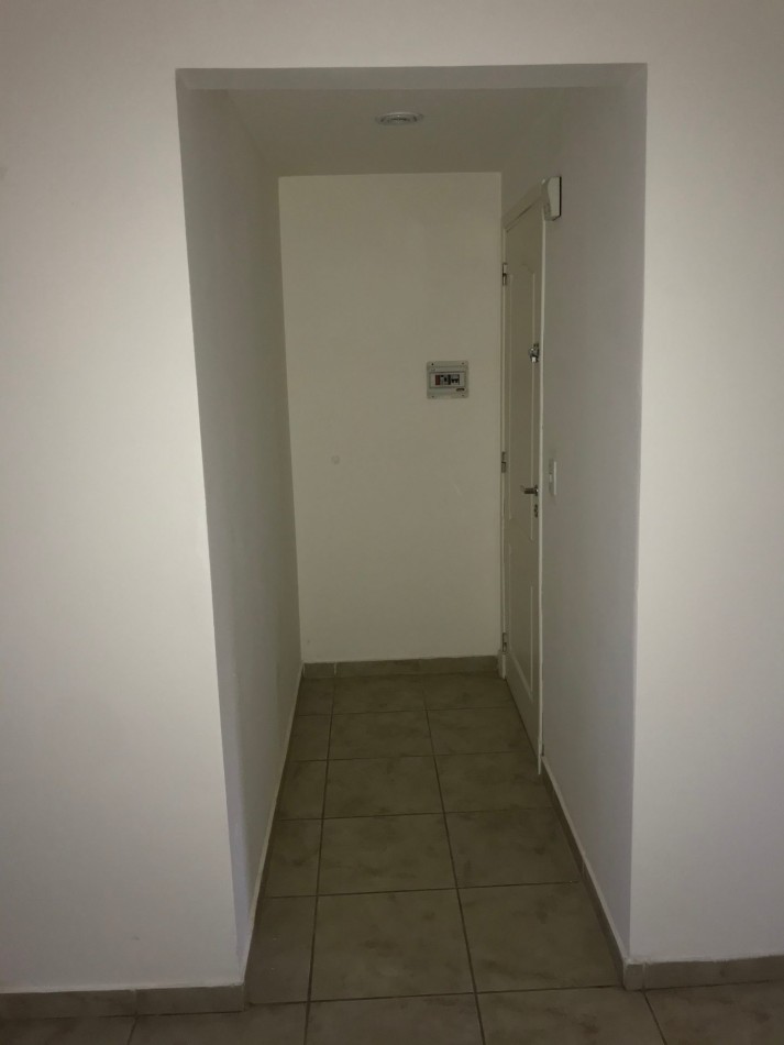 SEMIPISO DE 2 AMB A LA CALLE CON BALCON Y COCHERA 