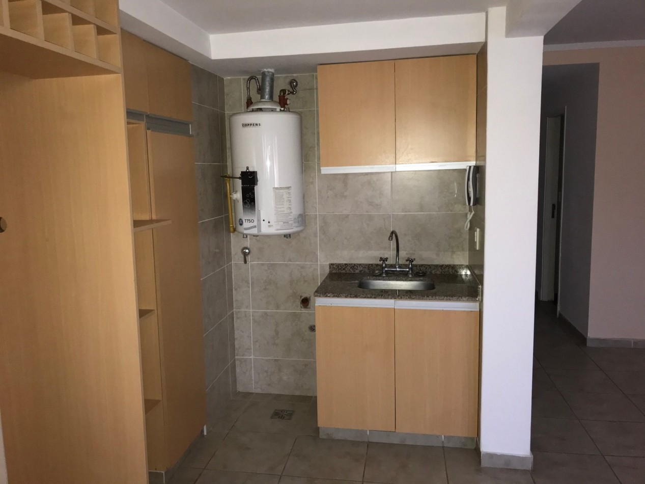 SEMIPISO DE 2 AMB A LA CALLE CON BALCON Y COCHERA 