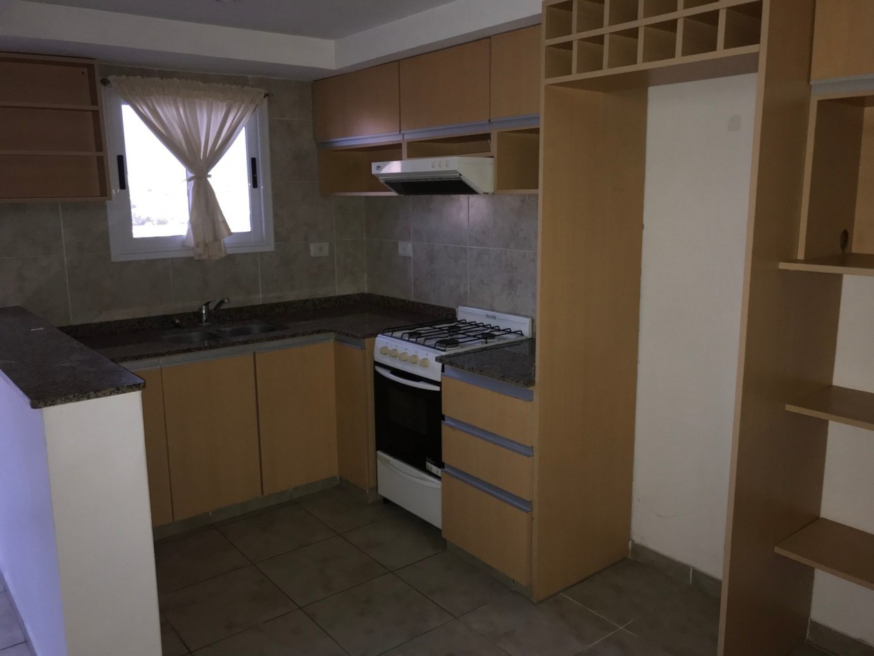 SEMIPISO DE 2 AMB EXTERNO CON BALCON 