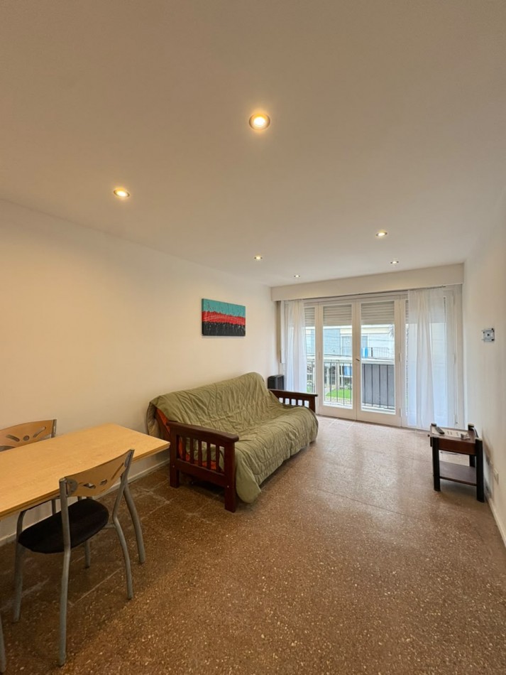 DEPARTAMENTO DE 2 AMB EXTERNO CON BALCON 