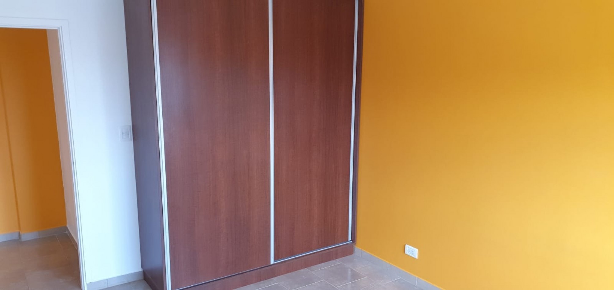 DEPARTAMENTO DE 2 AMB AMPLIO A METROS DEL MAR 