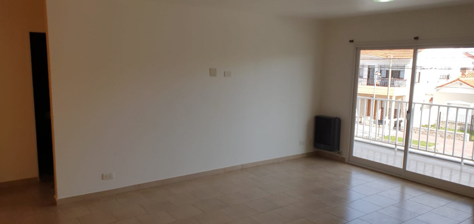 DEPARTAMENTO DE 2 AMB AMPLIO A METROS DEL MAR 