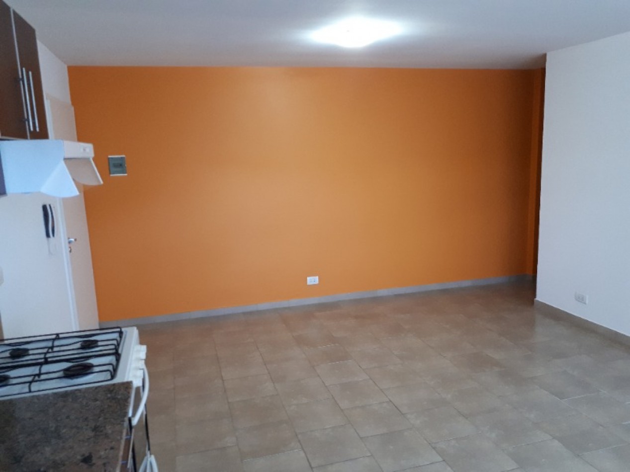 DEPARTAMENTO DE 2 AMB AMPLIO A METROS DEL MAR 