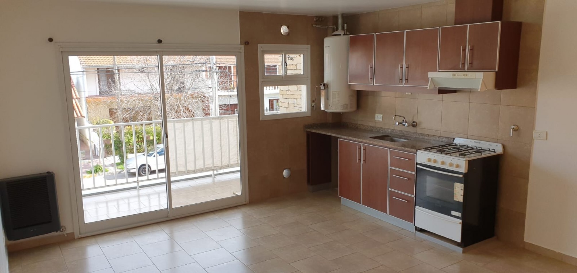 DEPARTAMENTO DE 2 AMB AMPLIO A METROS DEL MAR 
