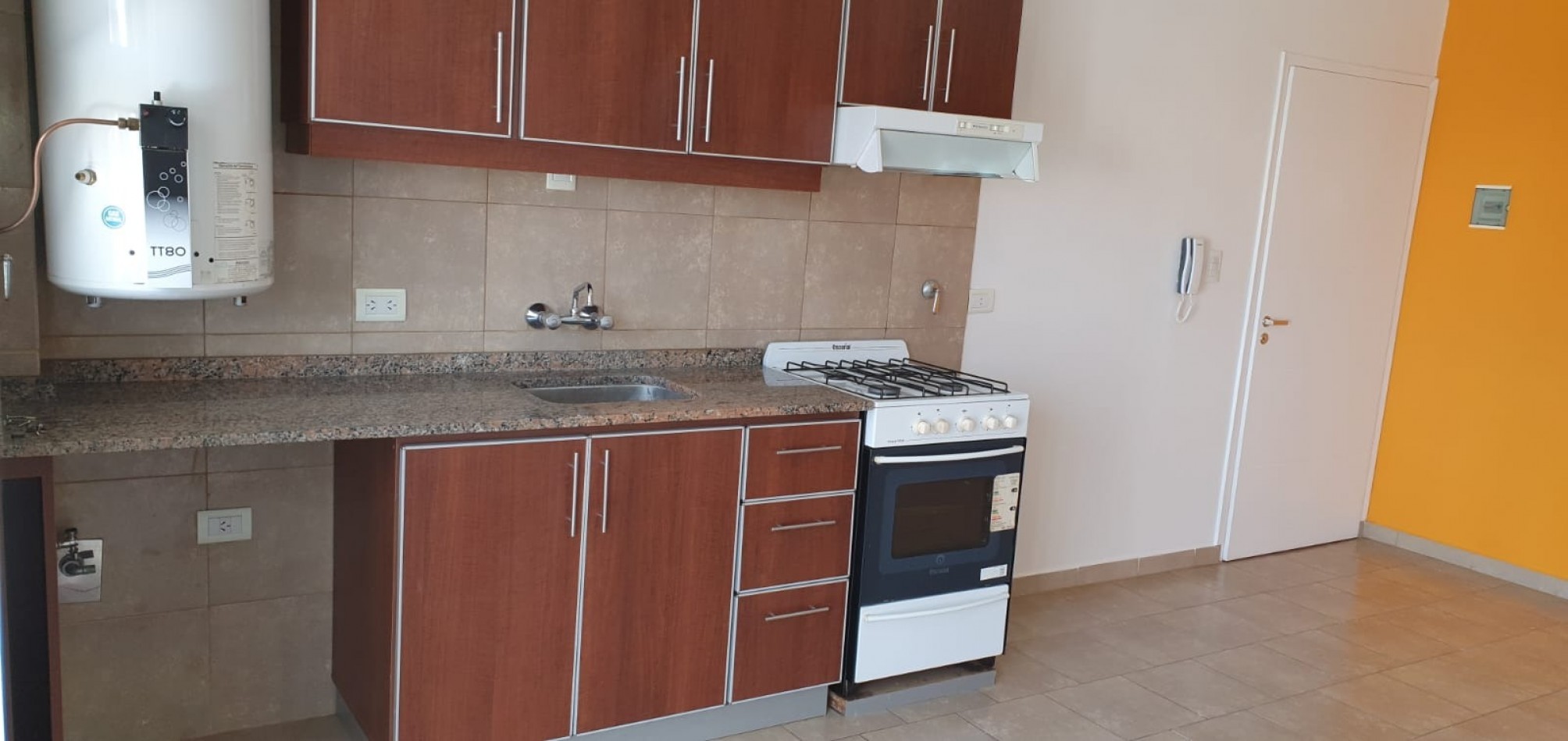 DEPARTAMENTO DE 2 AMB AMPLIO A METROS DEL MAR 