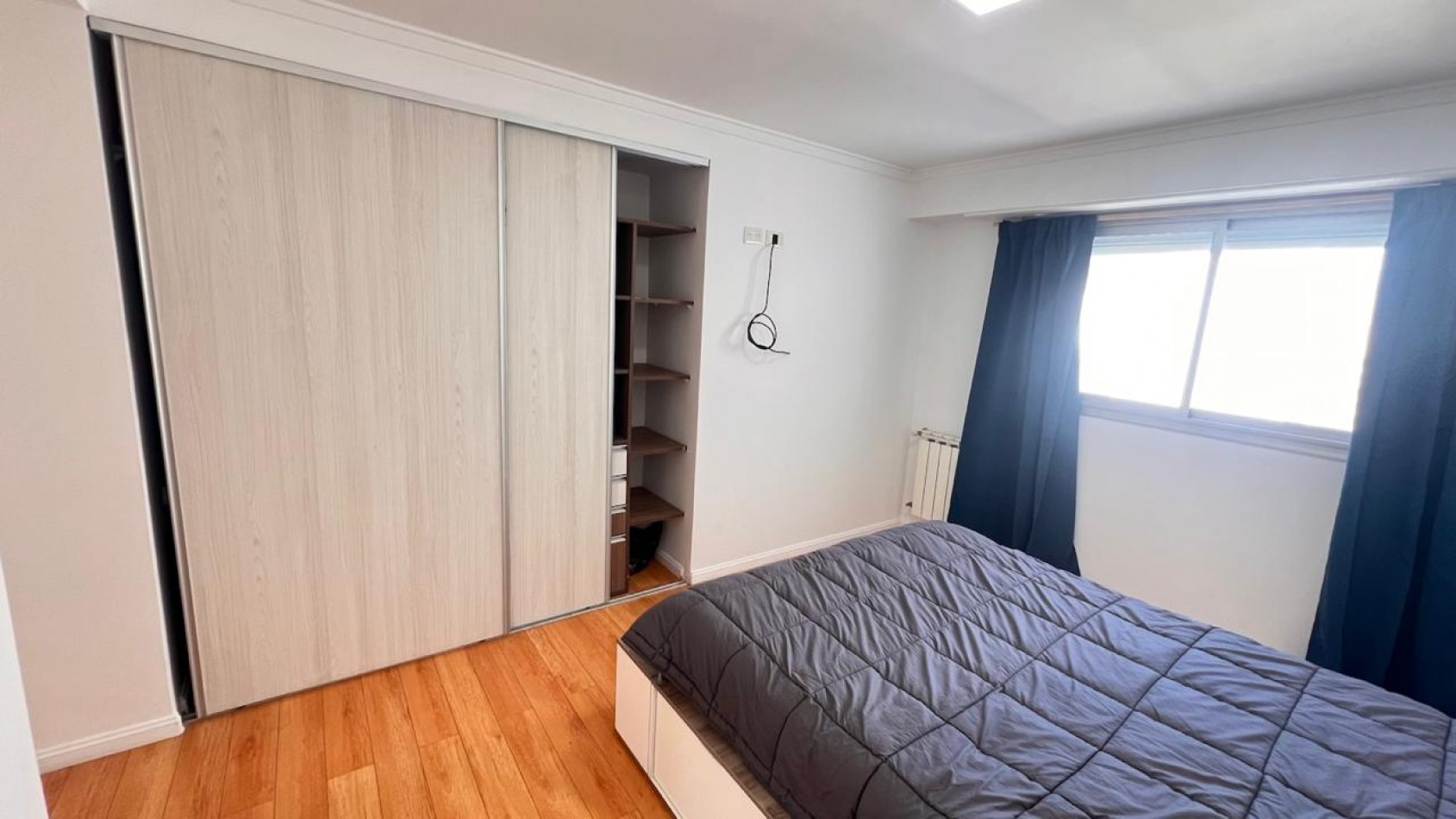 Semipiso de 3 amb amoblado. Balcon y cochera cubierta