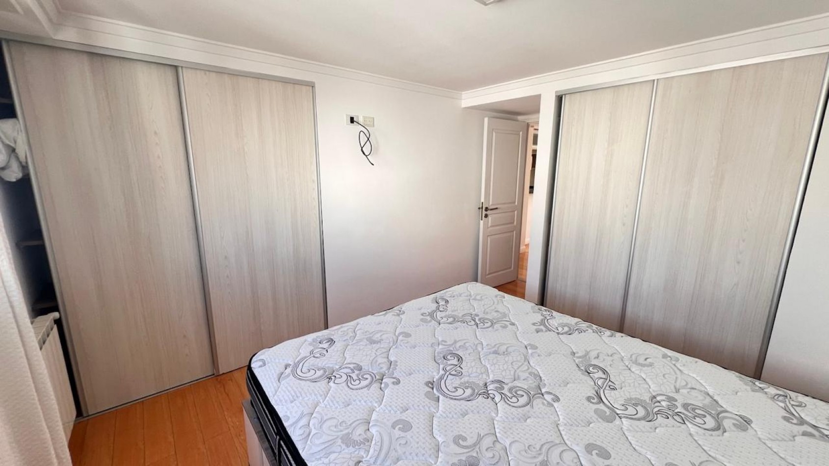 Semipiso de 3 amb amoblado. Balcon y cochera cubierta