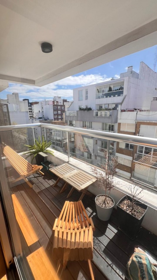 Semipiso de 3 amb amoblado. Balcon y cochera cubierta