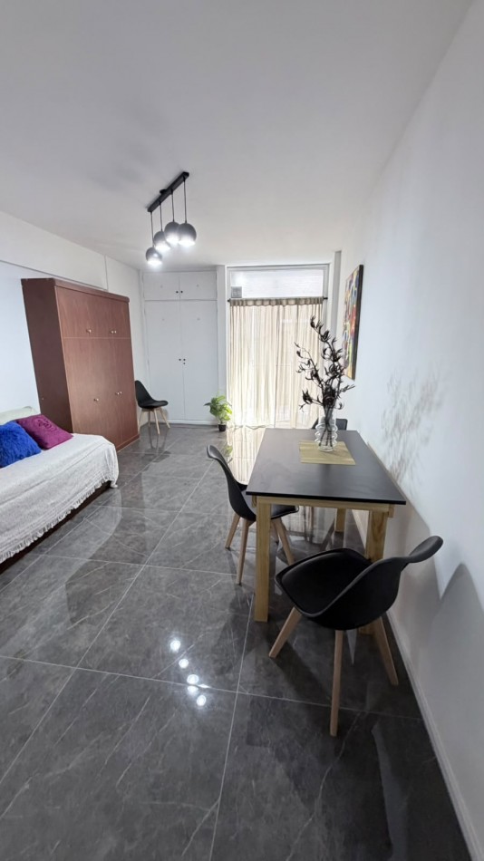 DEPARTAMENTO DE 1 AMB A LA CALLE CON BALCON 