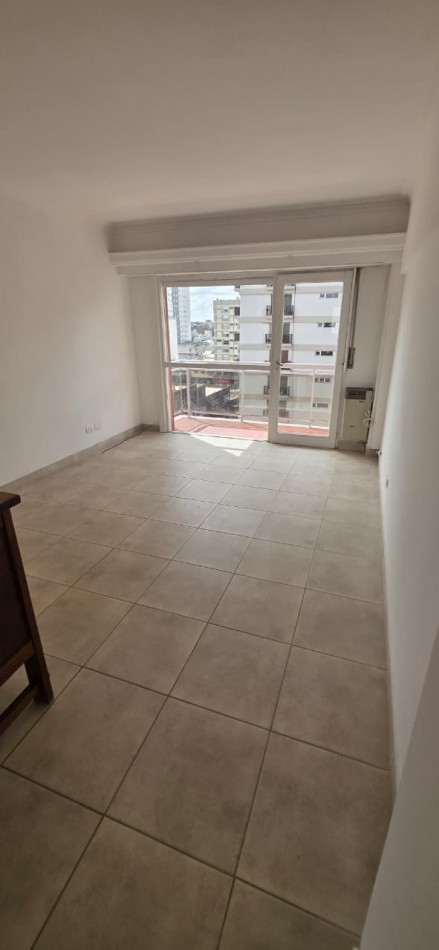 DEPARTAMENTO DE 2 AMB CON DEPENDENCIA. EXTERNO CON BALCON 