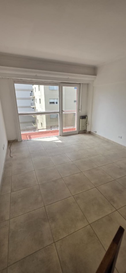 DEPARTAMENTO DE 2 AMB CON DEPENDENCIA. EXTERNO CON BALCON 