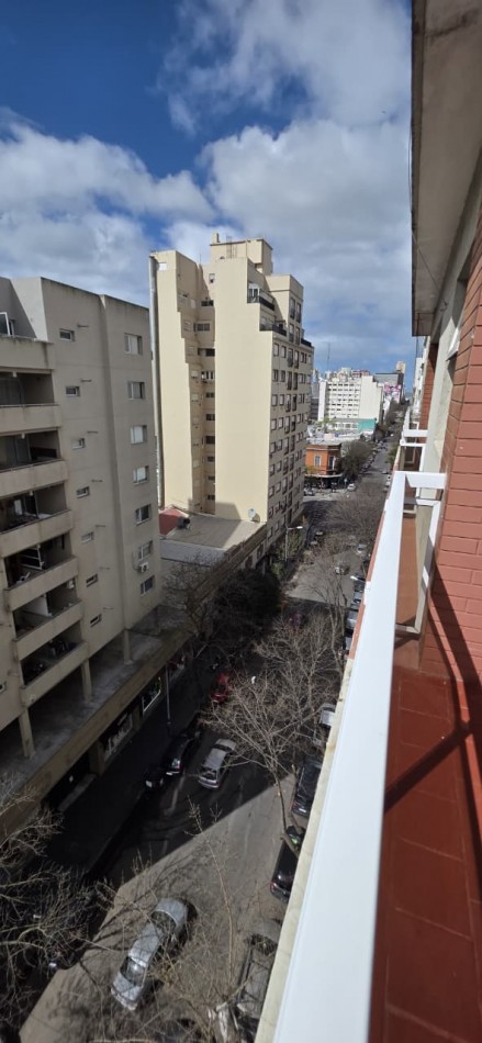 DEPARTAMENTO DE 2 AMB CON DEPENDENCIA. EXTERNO CON BALCON 