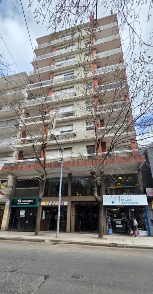 DEPARTAMENTO DE 2 AMB CON DEPENDENCIA. EXTERNO CON BALCON 